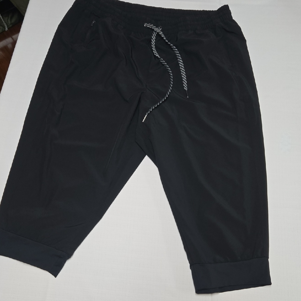 Reitmans Black Capri Pants with Elastic Waistband
